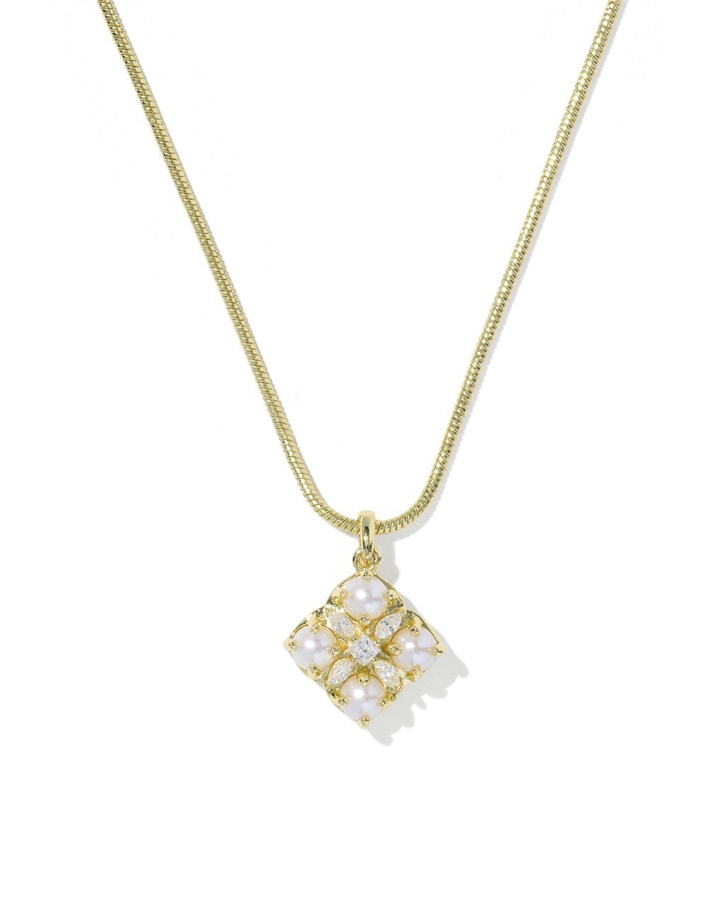 Dira Pearl Short Pendant Necklace