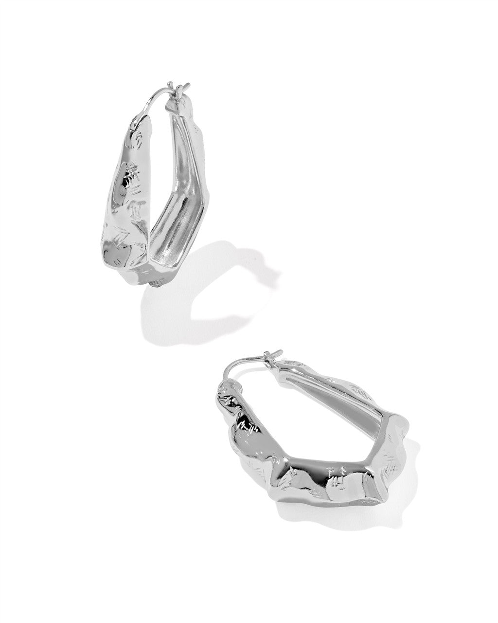 ADRIANA SCALLOP FRAME HOOP EARRINGS