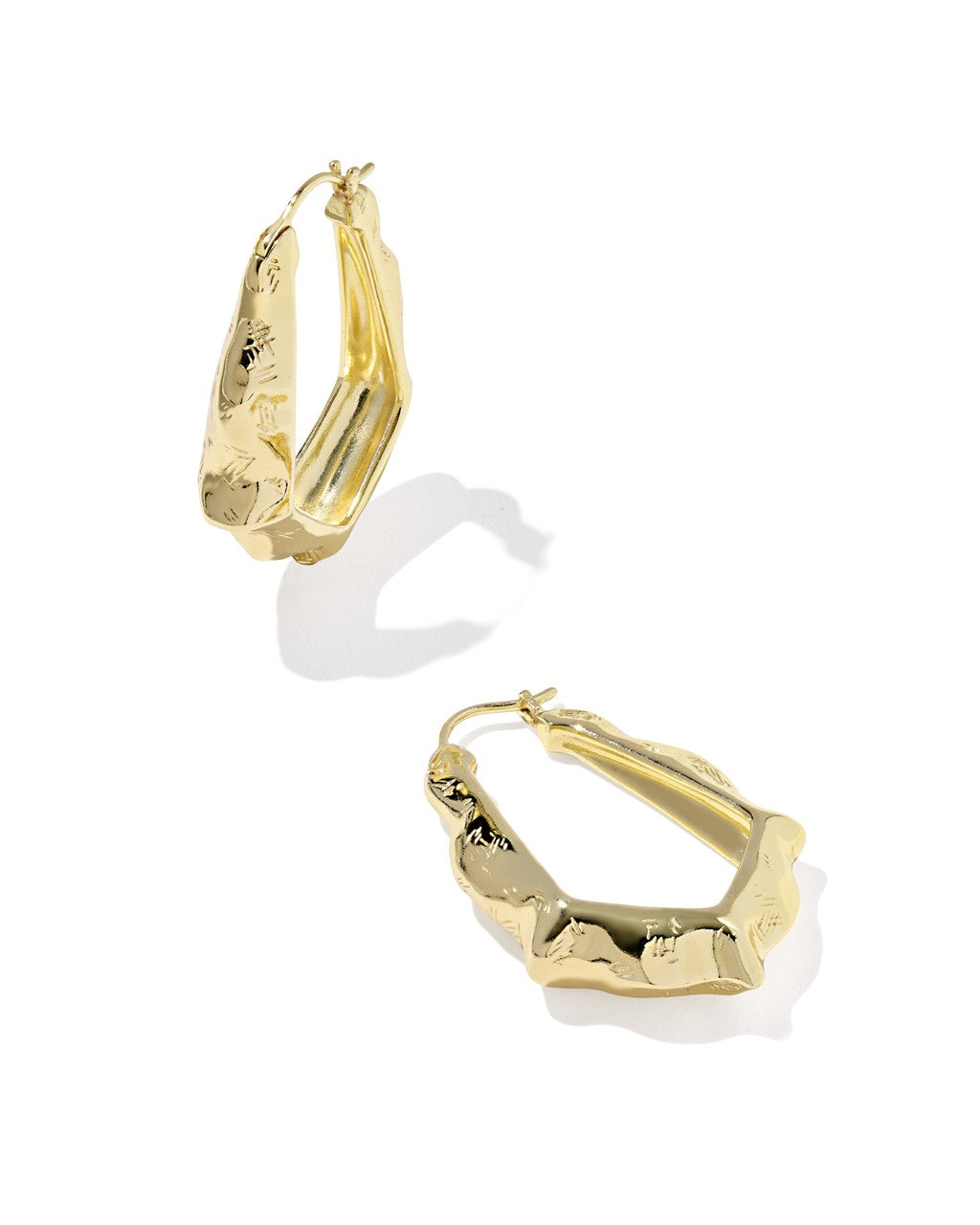 ADRIANA SCALLOP FRAME HOOP EARRINGS